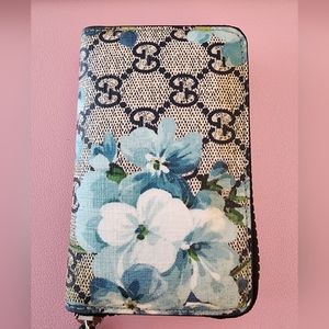 Gucci blooms wallet